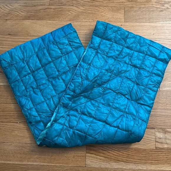 North Face Thermoball Reversible Puffer Scarf - Picture 1 of 4